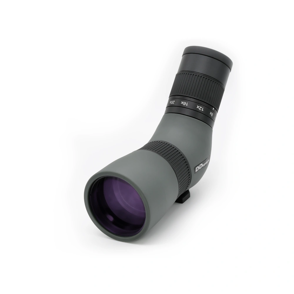DDoptics UltraView 8-24x50 S-ED mit Blick auf das 50-mm-Objektiv