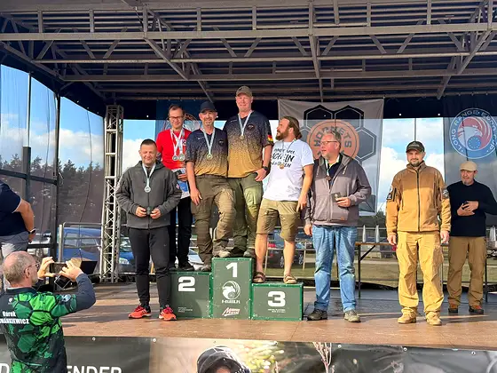 Siegerehrung der Teamwertung mit den Medaillengewinnern auf dem Podium