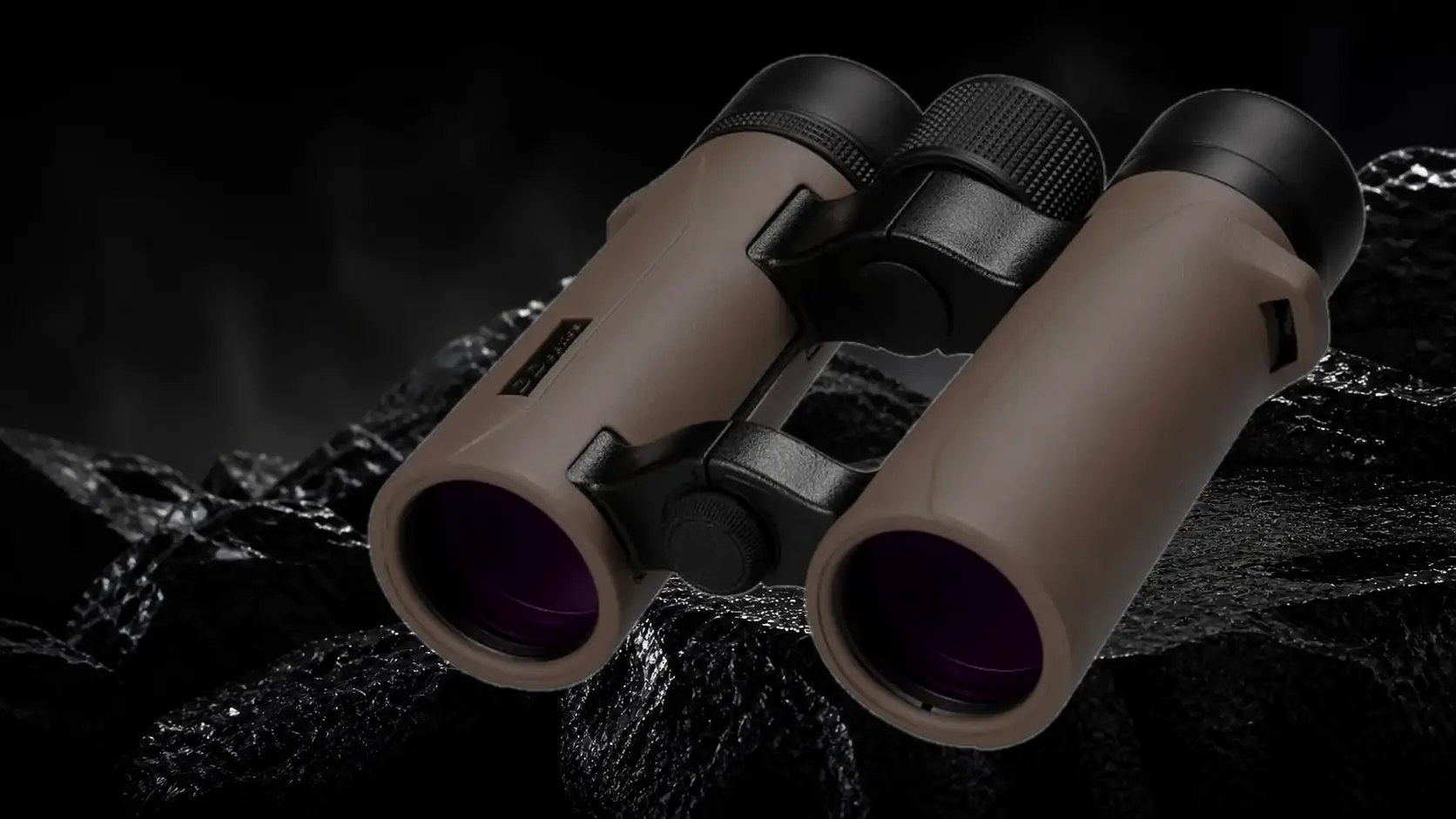 DDoptics ULTRAlight 8x34 Braun Fernglas liegend auf schwarzen Steinen
