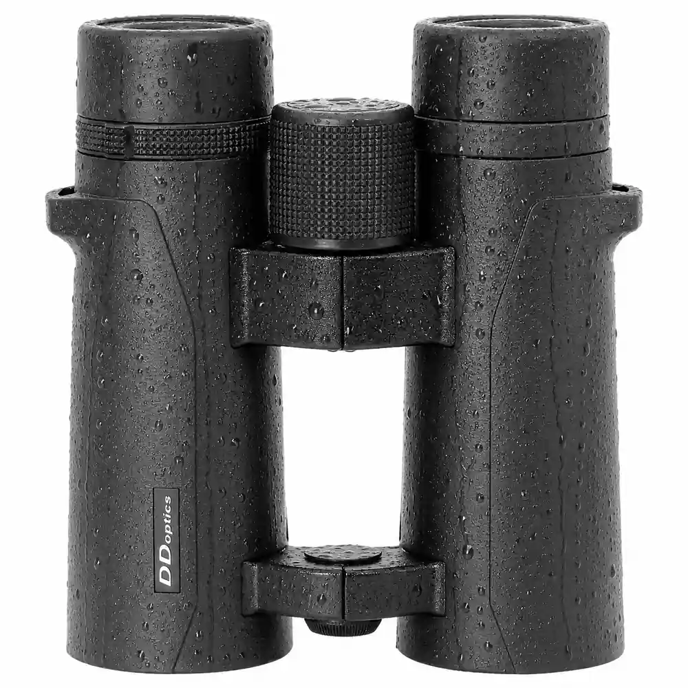 Symbolbild eines DDoptics ULTRAlight Fernglases mit Wassertropfen
